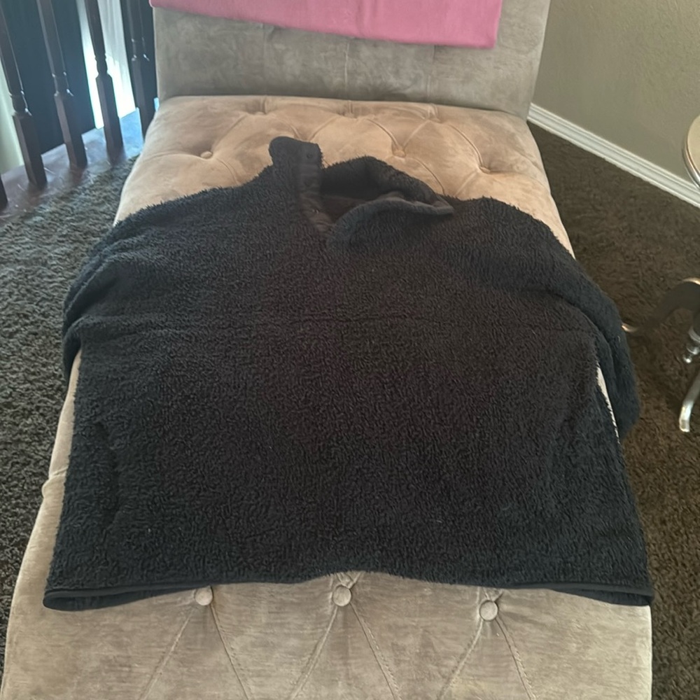 Skims fleece shirt with front pocket 2x/3x black